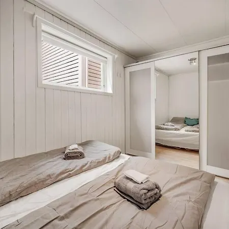 Dinbnb Homes I 4-bedroom Historical House In Romantic Surroundings Holiday home Bergen